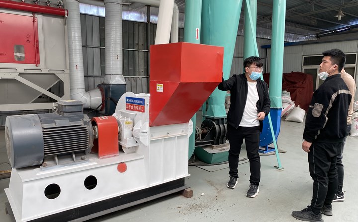 秸秆颗粒机生产线的粉碎机.jpg 秸秆颗粒机生产线的粉碎机.jpg