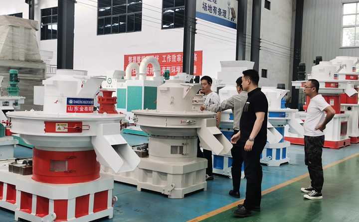 木屑制粒机.jpg 木屑制粒机.jpg