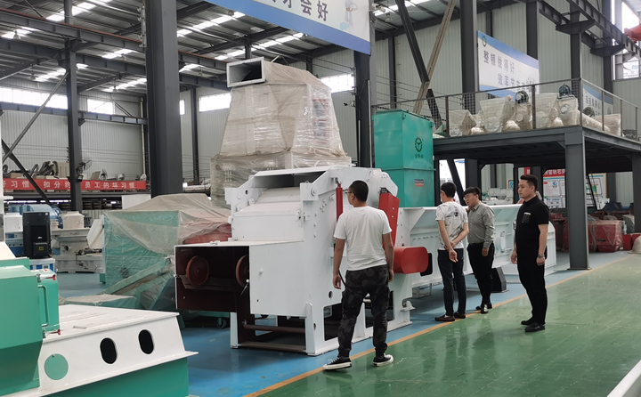 破碎机.jpg 破碎机.jpg