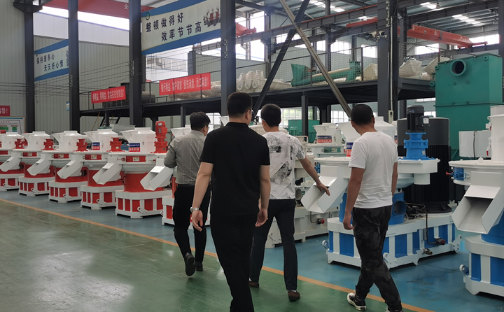 木屑制粒机设备.jpg 木屑制粒机设备.jpg