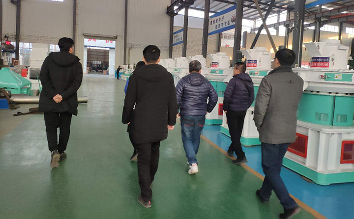 客户参观金格瑞颗粒机展厅 客户参观金格瑞颗粒机展厅