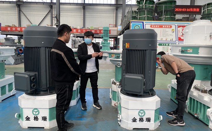 秸秆颗粒机.jpg 秸秆颗粒机.jpg